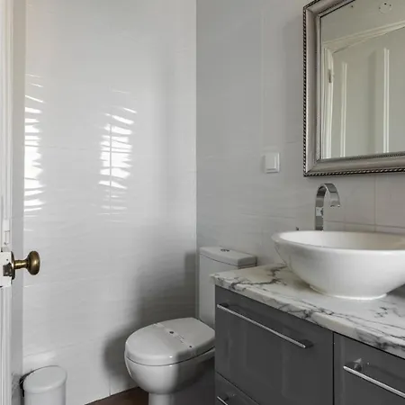 Plum Guide - Elementary Apartment *