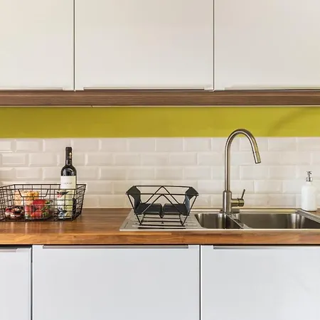 Apartment Plum Guide - Elementary Lisbon